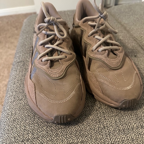 Adidas Ozweego Tennis Shoes - Picture 3 of 3